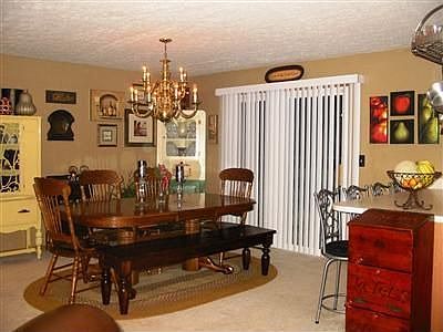 3rd image of 33 Par Ave