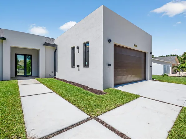 3920 Espan Court, Palm Springs, FL 33461