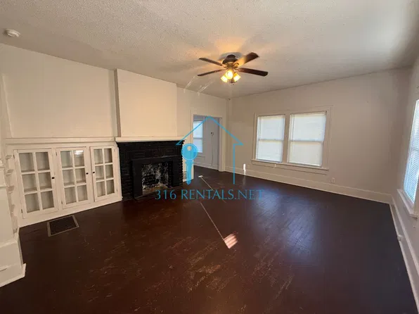229-231 N Poplar, 229-231 N Poplar Ave, Wichita, KS 67214