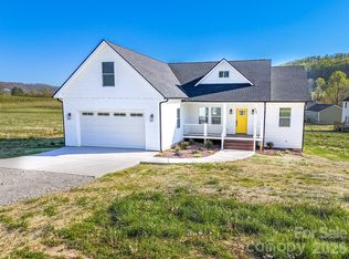 529 Waters Rd, Hendersonville, NC 28792
