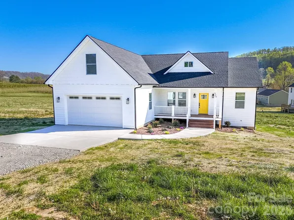 529 Waters Rd, Hendersonville, NC 28792