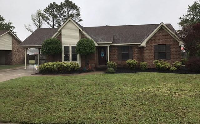1st image of 217 E Greenbriar Dr
