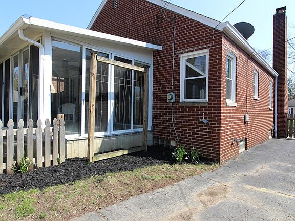 3rd image of 286 E Beechwold Blvd