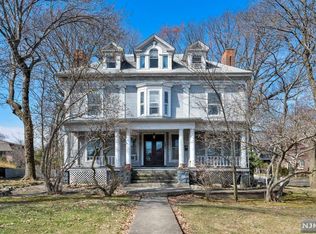 1041 Palisade Ave, Fort Lee, NJ 07024