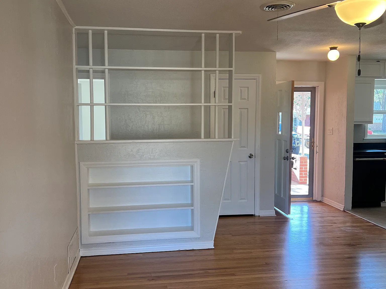 3 bed, 1200 sqft, $1,900 — Photo 2