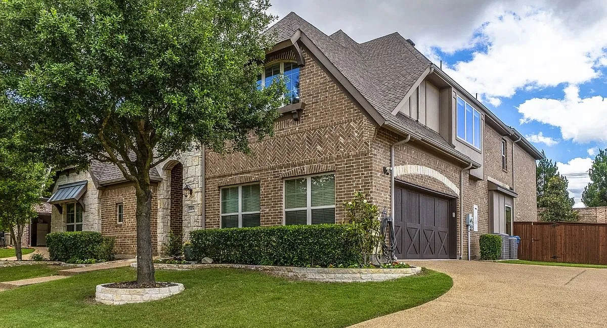 4 bed, 3.0 bath, 3752 sqft, $4,100 — Photo 2