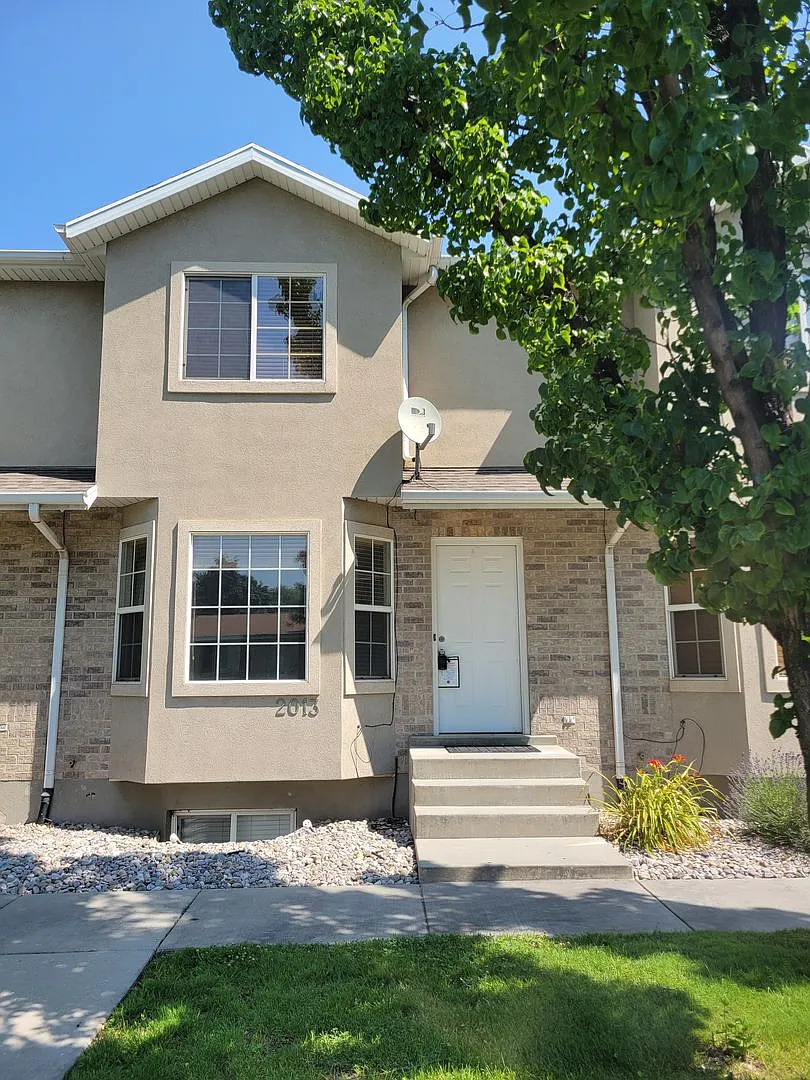 Huge Townhome in coveted East Cottonwood Heights! — Photo 1