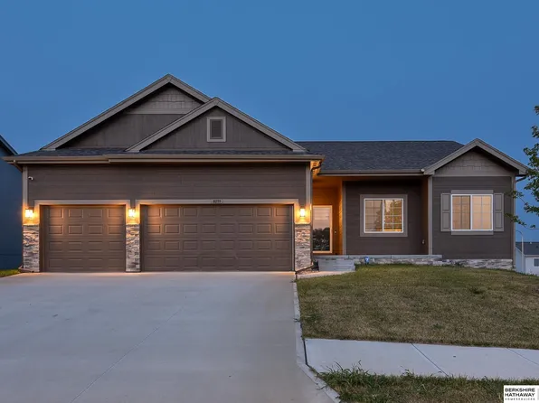 8039 S 200th St, Gretna, NE 68028