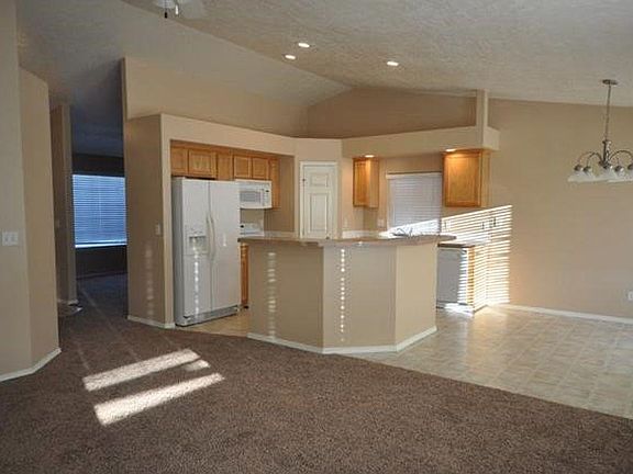 2nd image of 2033 W Havenwood Ave