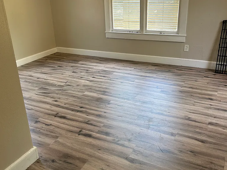 707 Lewis St — Photo 2