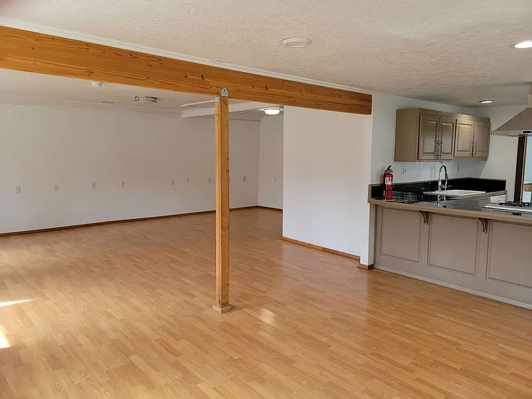 225 E C St — Photo 16