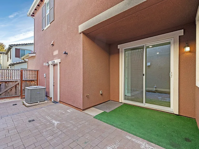 210 Stratus Cmn — Photo 13