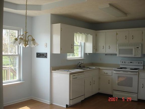 4th image of 110 Whitehall Dr