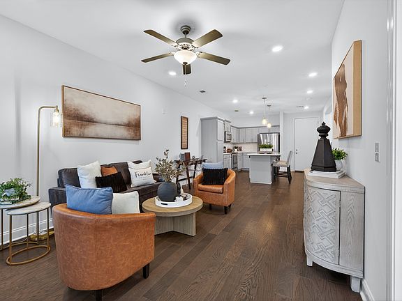 5th image of 700 Vintage Green Ln #102