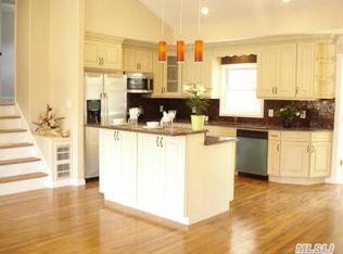 476 Commack Rd, Commack, NY 11725