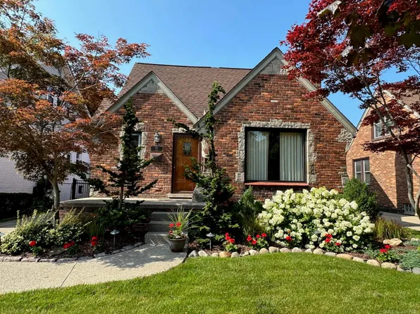 411 Manor St, Grosse Pointe Farms, MI 48236