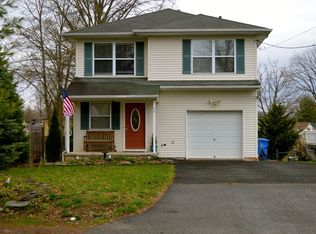 77 Maple St, Bridgewater, NJ 08807