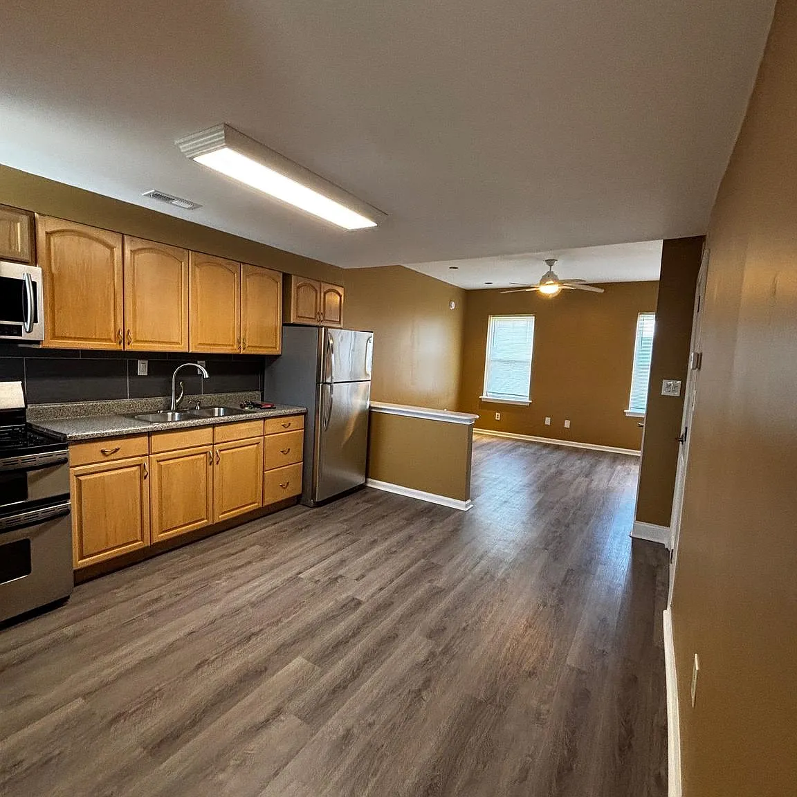 Studio, 2014 sqft, $950 — Photo 3