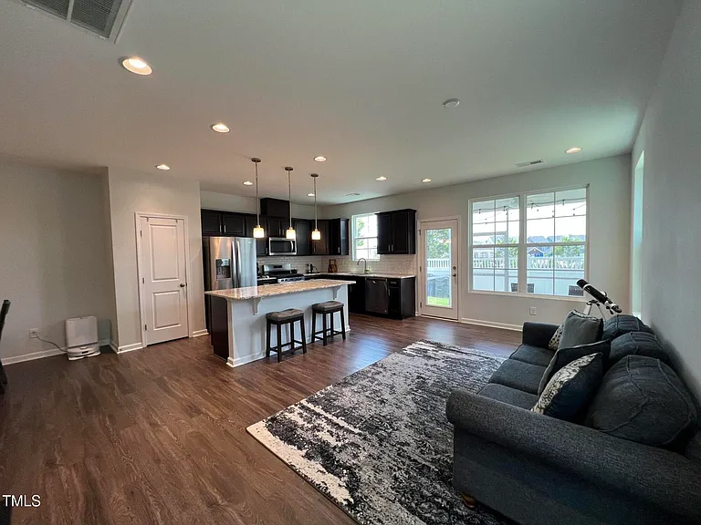 1109 Little Gem Ln — Photo 6