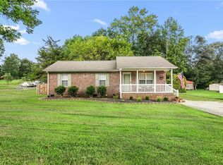 4348 Valley View Rd, Thomasville, NC 27360