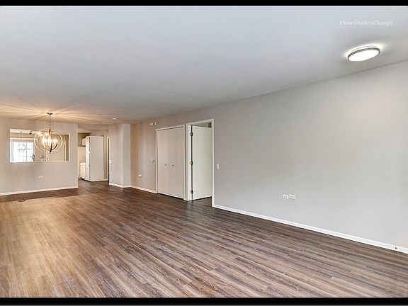 4th image of 29W713 Waverly Ave