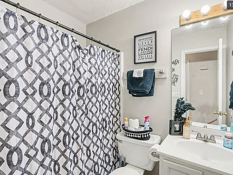 4202 Flora Ave #4200 — Photo 12
