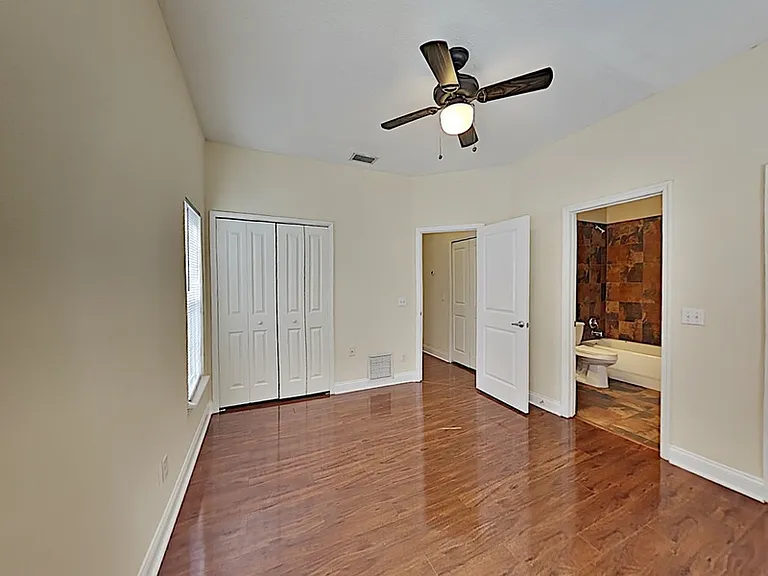1210 Catherine St — Photo 9
