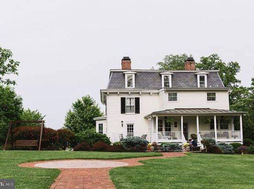 2nd image of 236 Caroline St