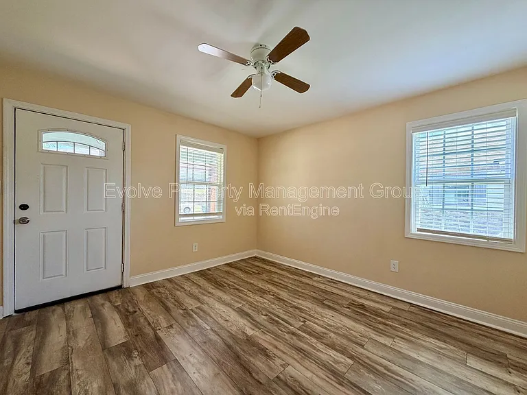 679 Harrell St — Photo 4