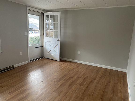 2nd image of 10 Lane Ct