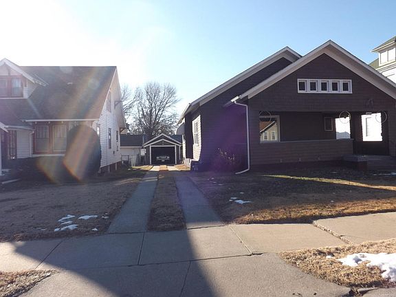 3rd image of 2406 Felix St