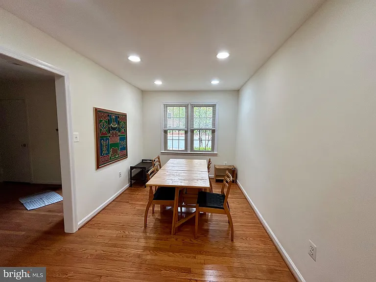 5916 Dorchester Way — Photo 4