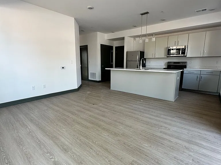 2639-2649 Oxford Rd — Photo 7