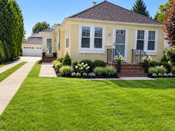79 Cleveland St, Bay Shore, NY 11706