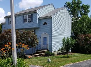 35 Ledgecrest Dr, Worcester, MA 01603