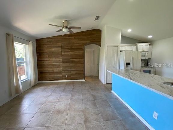 5th image of 1054 Beekman Cir