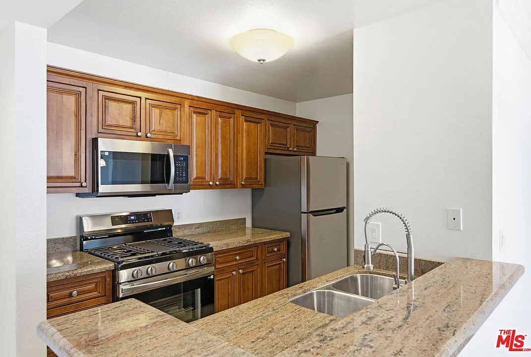 1 bed, 1.0 bath, 753 sqft, $2,995 — Photo 2