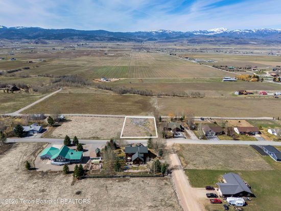 46 W Elkhorn Dr, Thayne, WY 83127