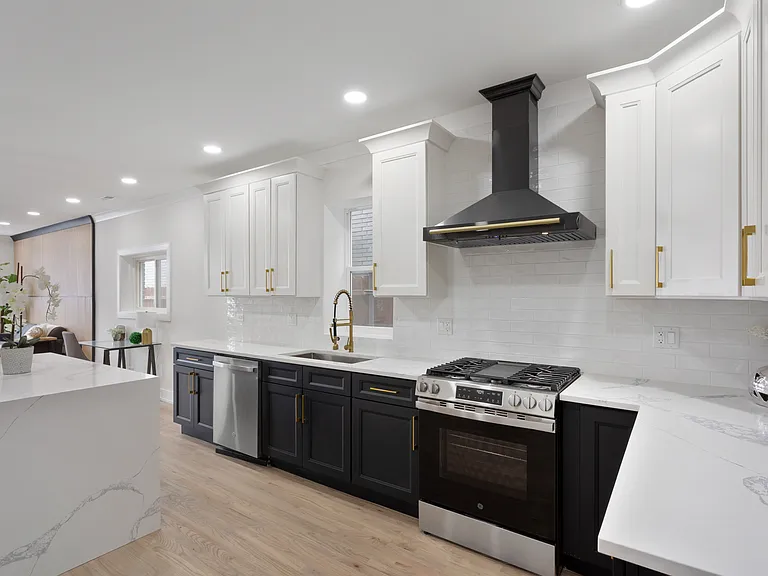 2456 W Huron St — Photo 12