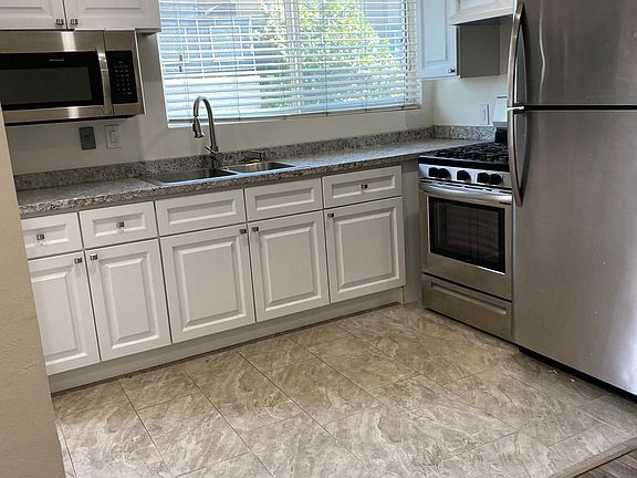 2nd image of 5657 Laurel Canyon Blvd #102