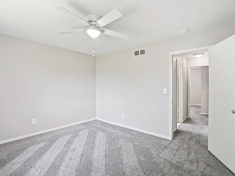 Rivercrest Apartments — Photo 40