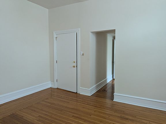 4th image of 3510 Ainslie St #1