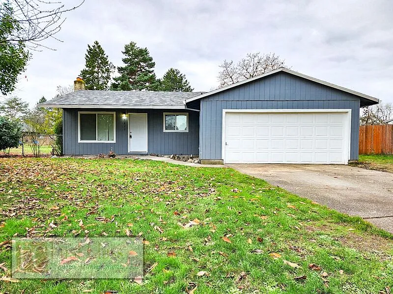 3 bed, 2.0 bath, 1084 sqft, $2,595 — Photo 1