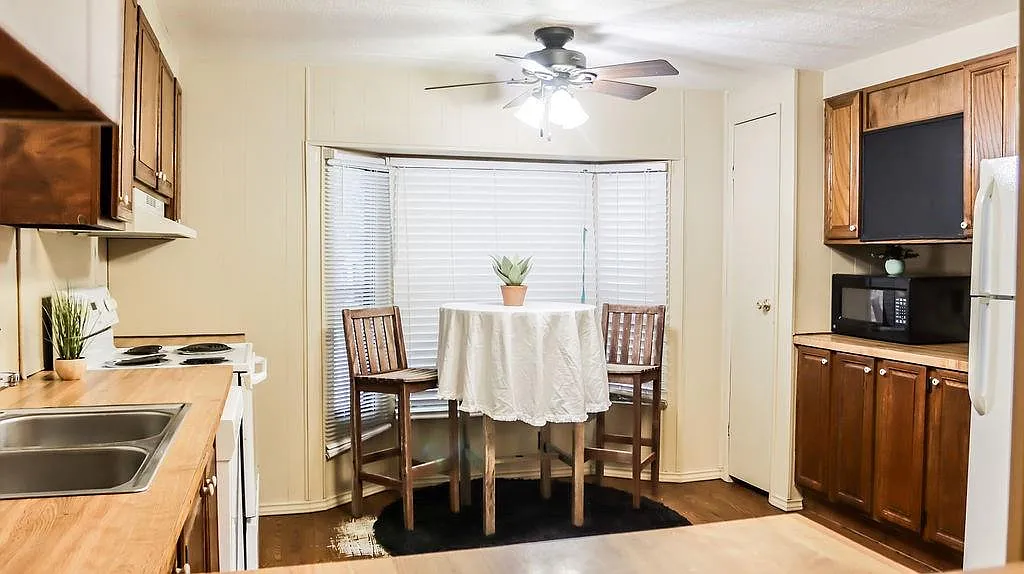 3 bed, 2.0 bath, 1064 sqft, $1,200 — Photo 3