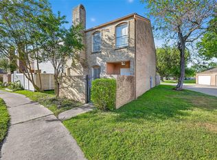 8646 Maplecrest Dr, Houston, TX 77099