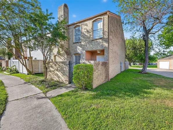 8646 Maplecrest Dr, Houston, TX 77099