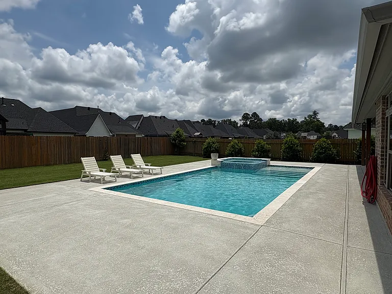 512 Linden Cir — Photo 2