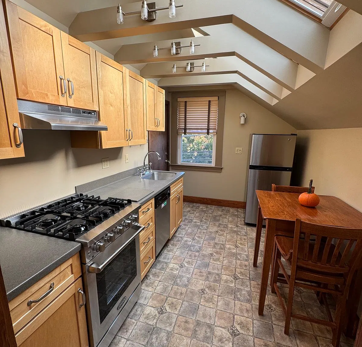57 Maple St — Photo 3