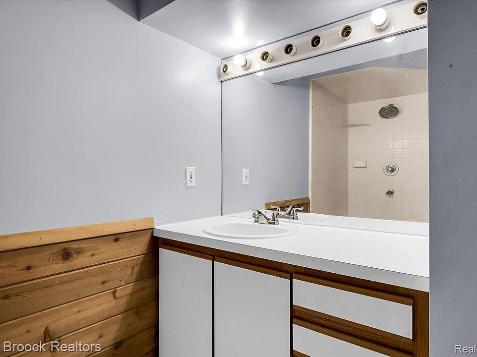 2175 Langham Dr, photo 24