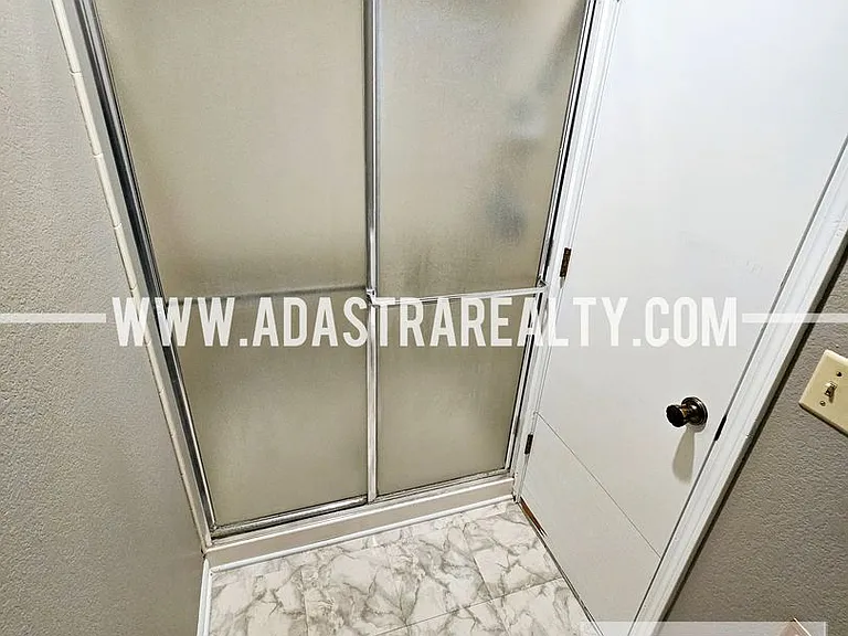 1316 E 123rd Ter #A — Photo 31